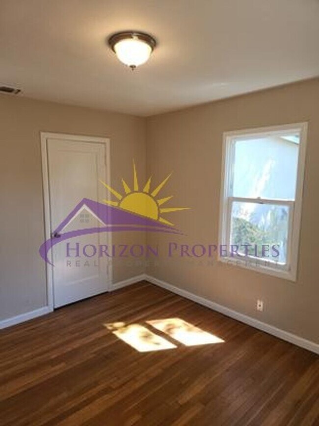 Building Photo - 4570 Orinda Way