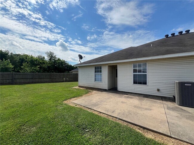 Building Photo - 1132 Remington Dr