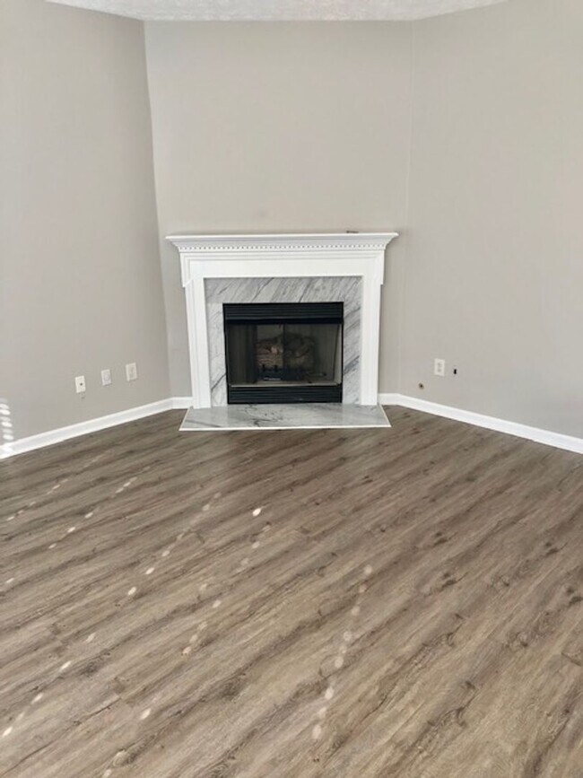 Building Photo - 4 bed, 2.5 Bath Home w/ 2 Car Garage in Franklin Green