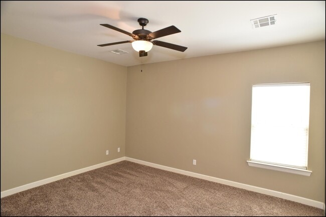 Building Photo - 3744 Loma Adriana