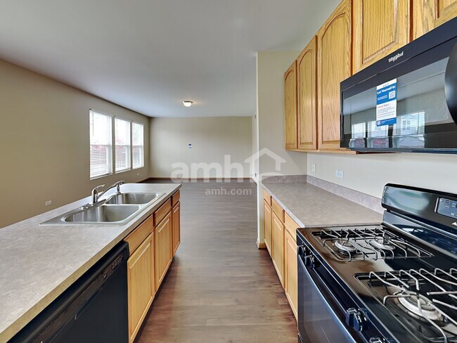 Building Photo - 1300 Broadlawn Dr