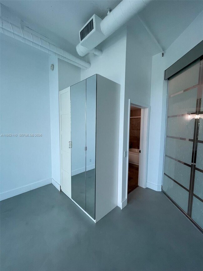 Building Photo - 3029 NE 188th St