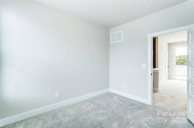 Building Photo - 525 W Tremont Ave