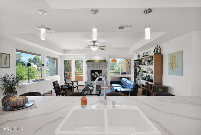 Building Photo - 7760 E Gainey Ranch Rd