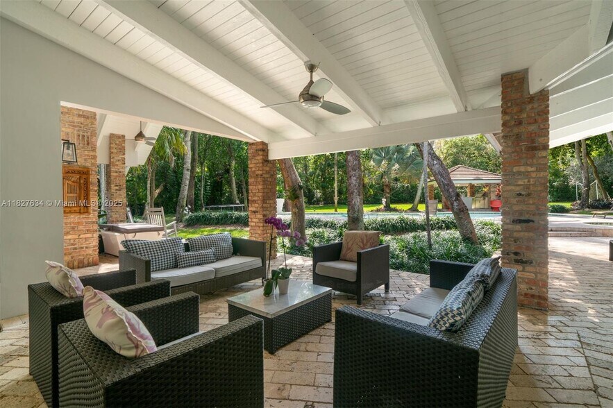 Building Photo - 9000 Arvida Dr