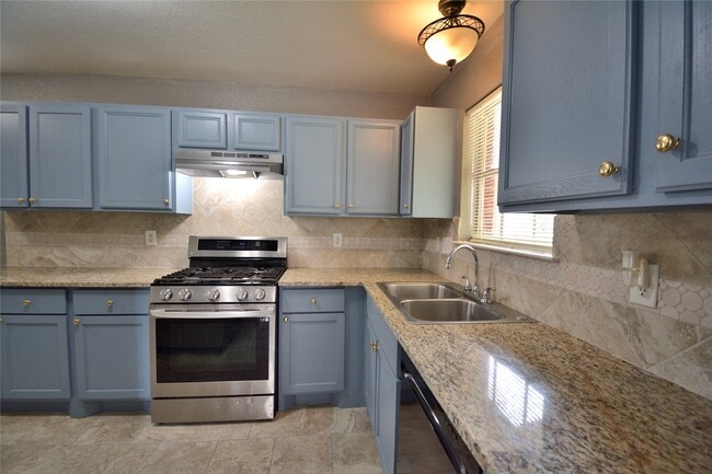 Building Photo - 8904 Ledge St