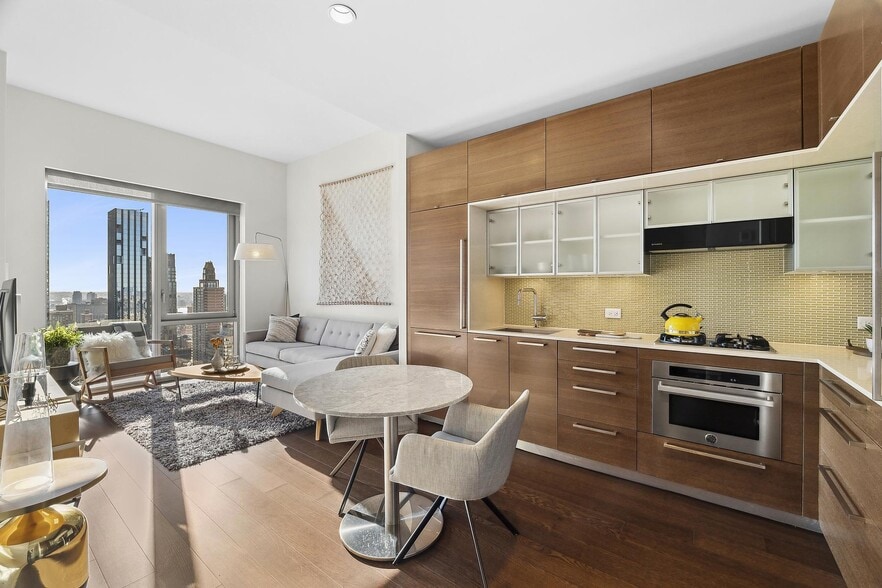 Building Photo - EOS