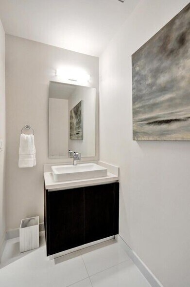 Building Photo - 3030 N Ocean Blvd