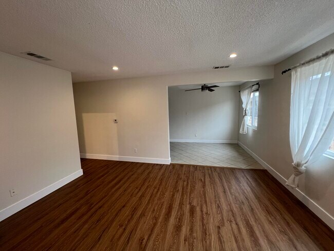 Building Photo - 4325 W 135th St