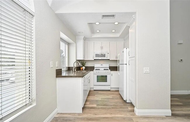 Building Photo - 6 Sandpiper Ln