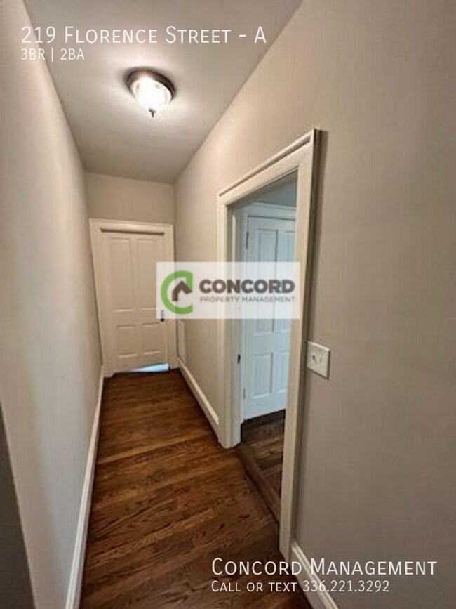 Building Photo - 219 Florence St