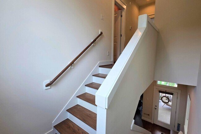 Building Photo - 5342 Donovan Gdns Ln