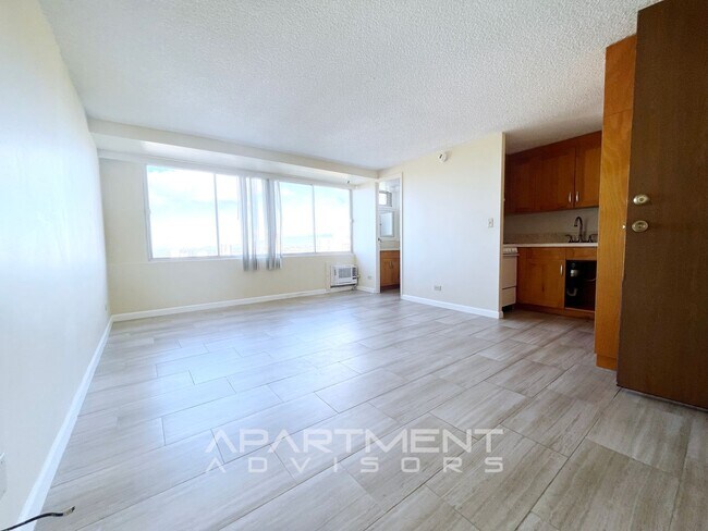 Building Photo - Five Regents Condominium
