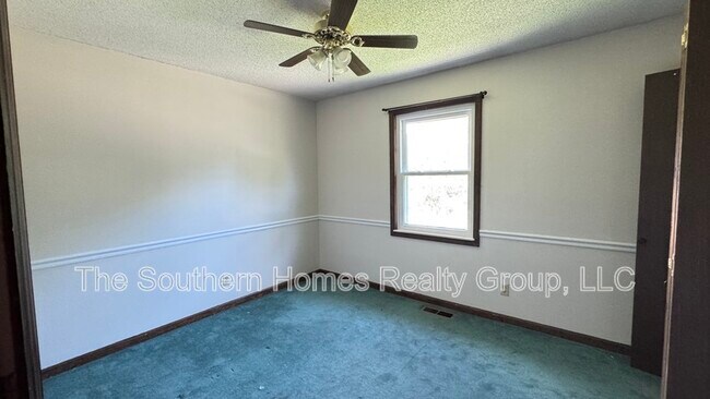 Building Photo - 1305 Ridgeway Cir