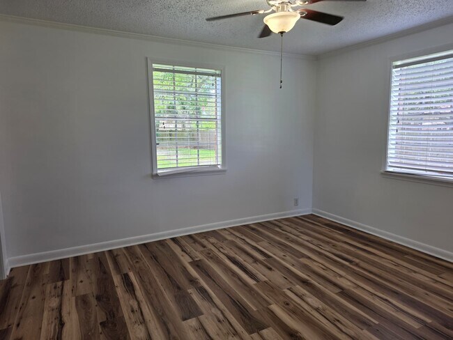 Building Photo - 1411 Martin St