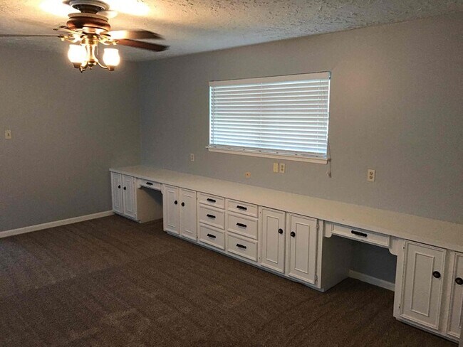 Building Photo - 11715 Parkriver Dr