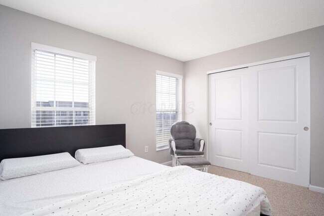 Building Photo - 5286 Royal Arch Casca Dr