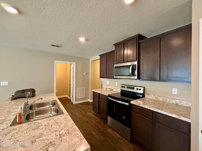 Building Photo - 3583 Sunfish Dr