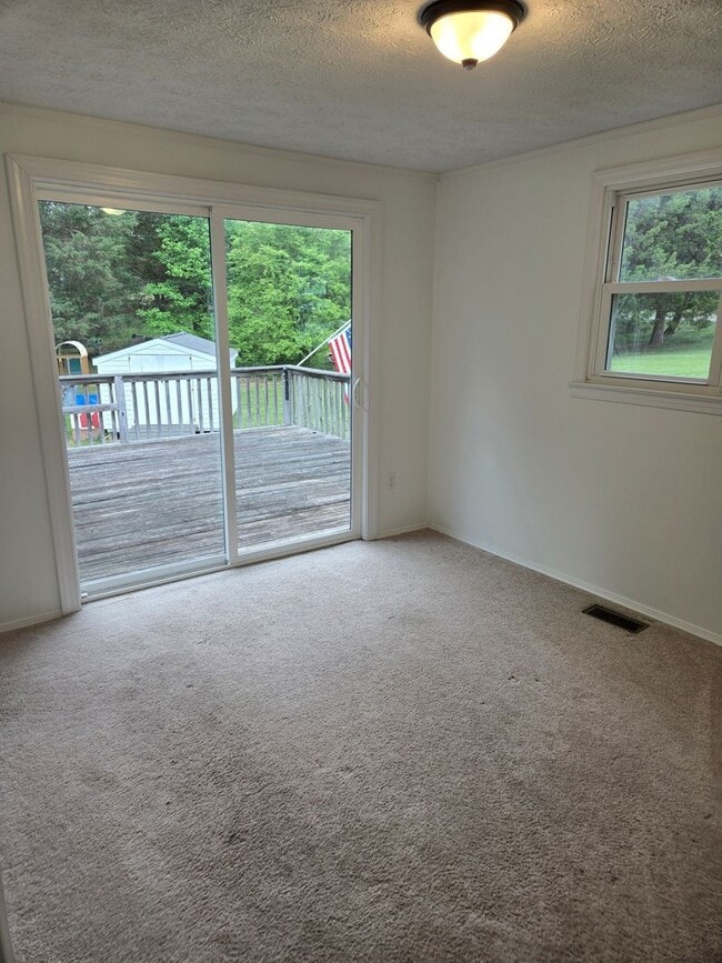 Building Photo - Lovely Rambler on large corner lot