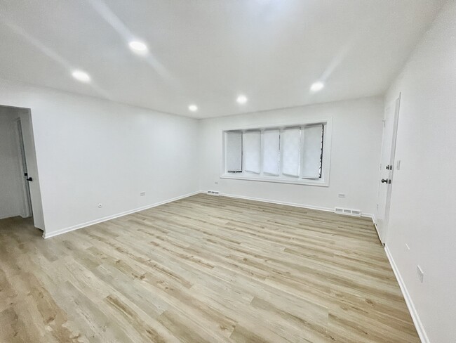Building Photo - 1005 Cardinal Ln