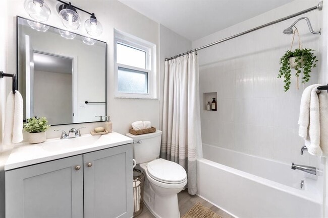 Building Photo - 104 N Glenwood Ave