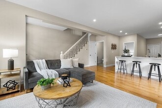 Building Photo - 362 Silver St