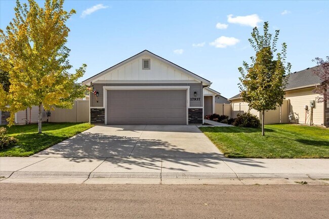 Building Photo - Perfect Location 3 Bed 2 Bath Home with SO...
