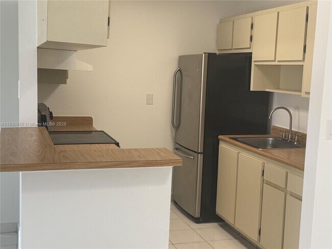 Building Photo - 9701 Hammocks Blvd