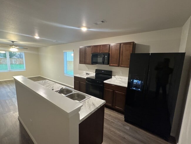 Building Photo - *Pre-leasing* NEWER Four Bedroom | Two Bath in Springdale!
