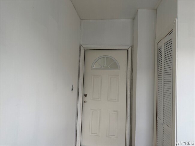 Building Photo - 165 Playter St