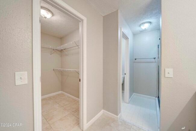 Building Photo - 305 S Star Ave