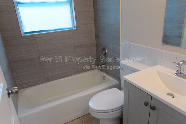 Building Photo - 465 Figuera Ave