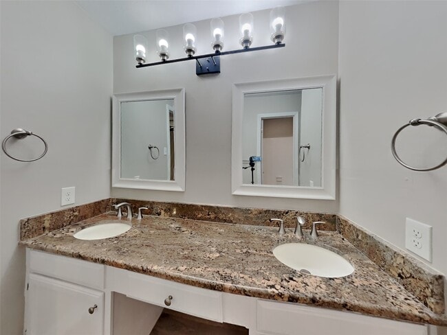 Building Photo - 3238 Lindenfield Dr