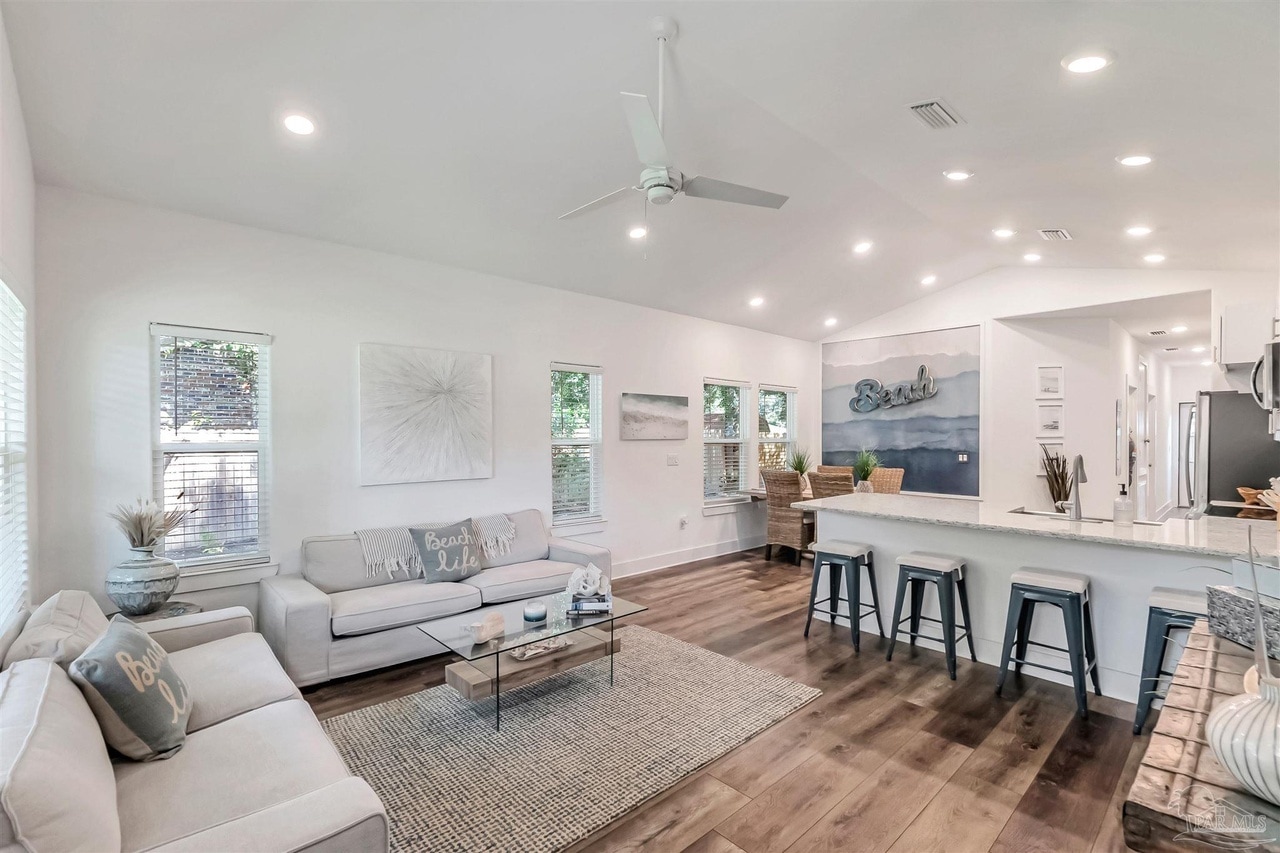 Building Photo - 4675 Geneva Dr