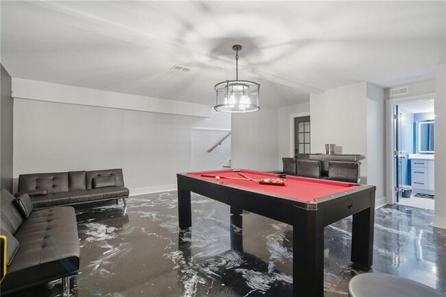 Building Photo - 160 Vanira Ave SE