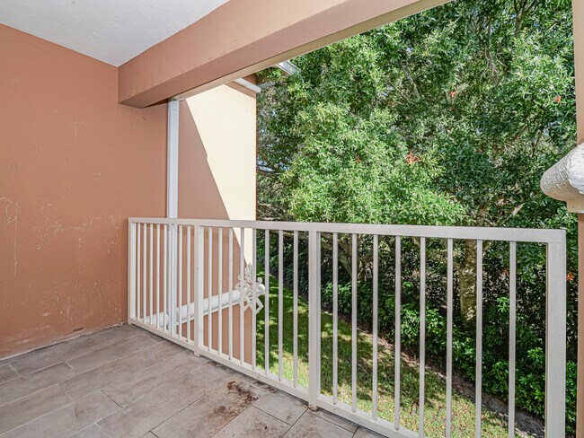 Building Photo - 5095 Fairways Cir