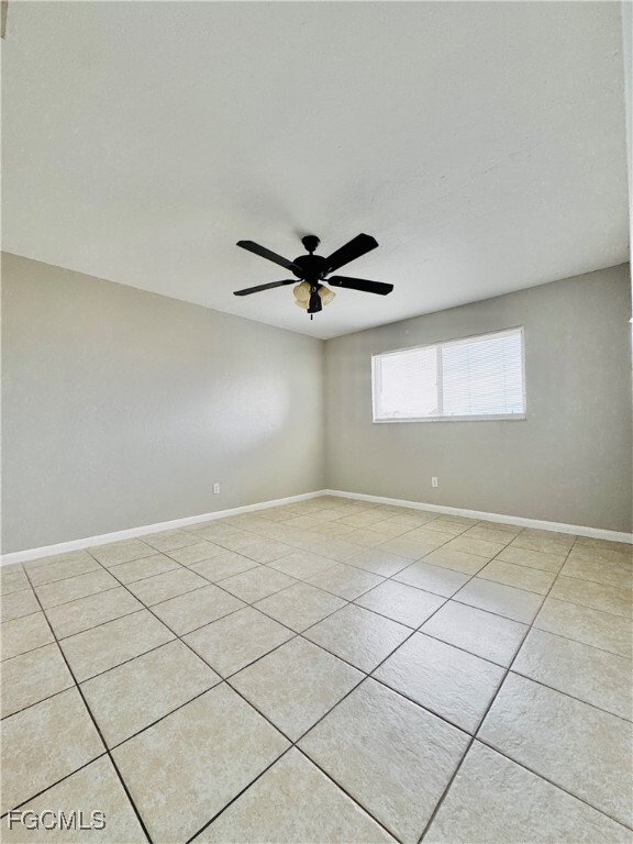 Building Photo - 706 SE 13th Ct