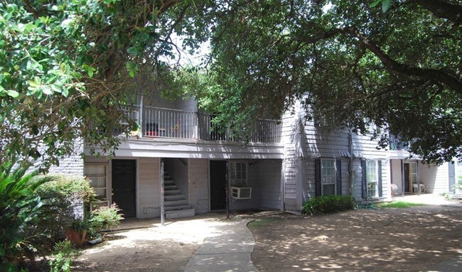 Calli Court Apartments - Tierwester (6225)