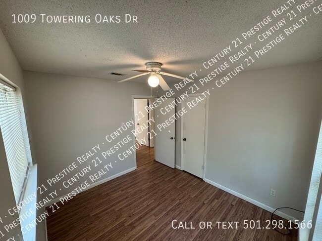 Building Photo - 1009 Towering Oaks Dr