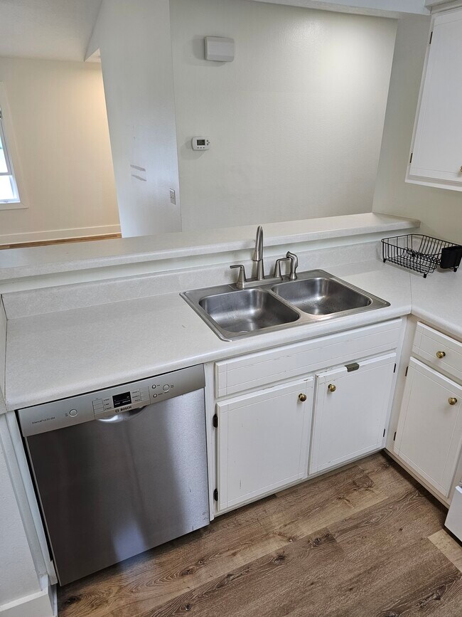 Stainelss Steel Dishwasher. Very Quiet - 21409 Marlin Ave