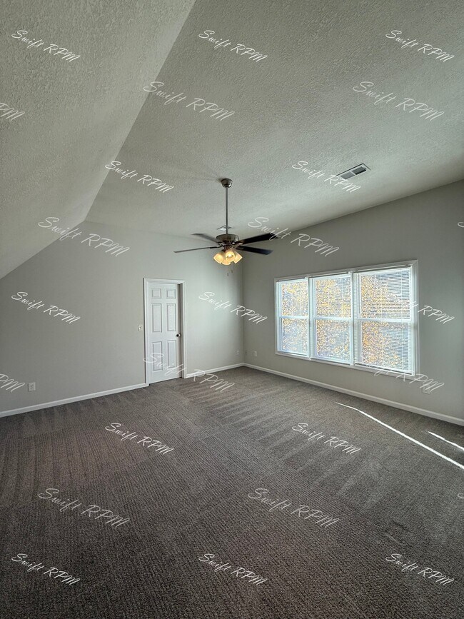 Building Photo - 15602 Maple St