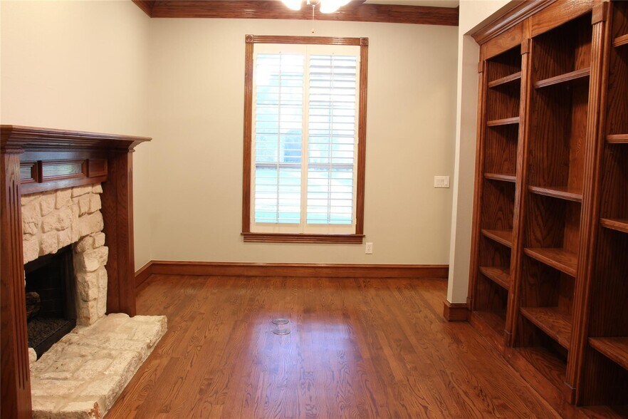 Building Photo - 5969 Kensington Dr