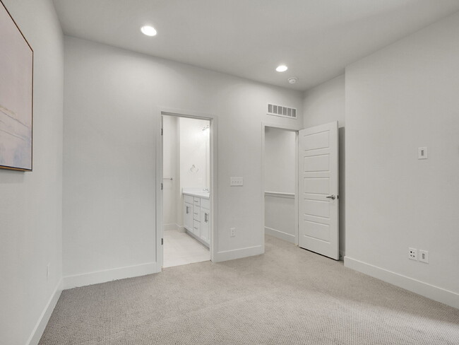 Building Photo - $2,350 - 2 Bed, 2.5 Bath Townhome in Broom...