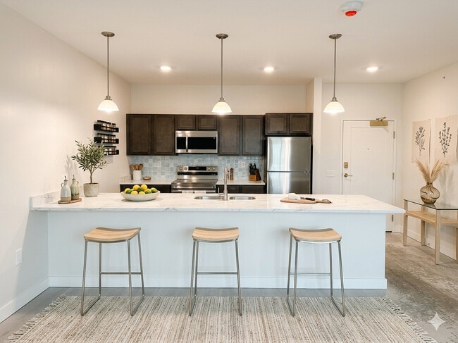 Amber Kitchen - The Jade on Tremont