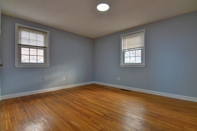 Building Photo - 30 Trull St