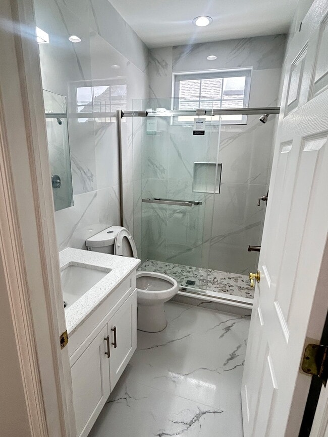 Building Photo - 14 Crystal Dr