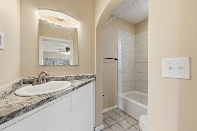 Building Photo - Muir - 308-308 1/2 Wilber Ave