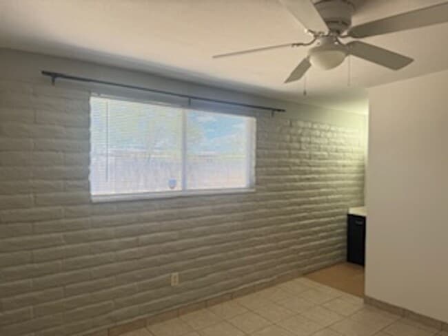 Building Photo - Casas Del Oeste