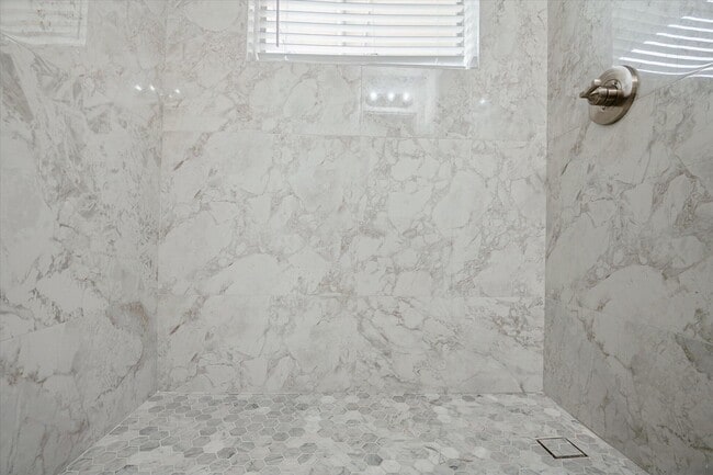 Building Photo - 524 Orton Ave