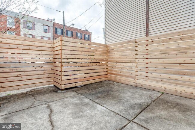 Building Photo - 2434 E Dauphin St